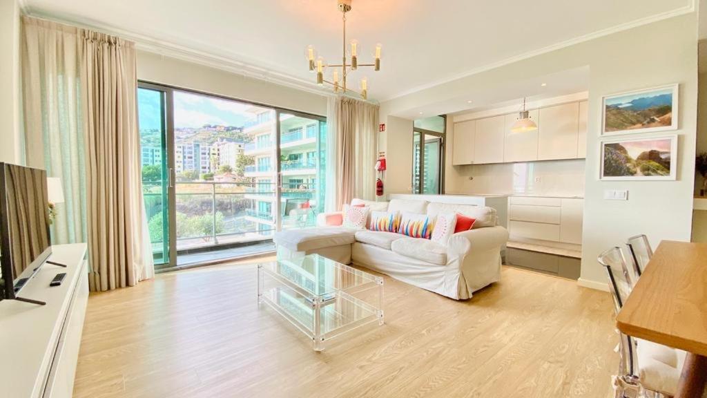 Charming Monumental Apartment ฟุงชาล ภายนอก รูปภาพ