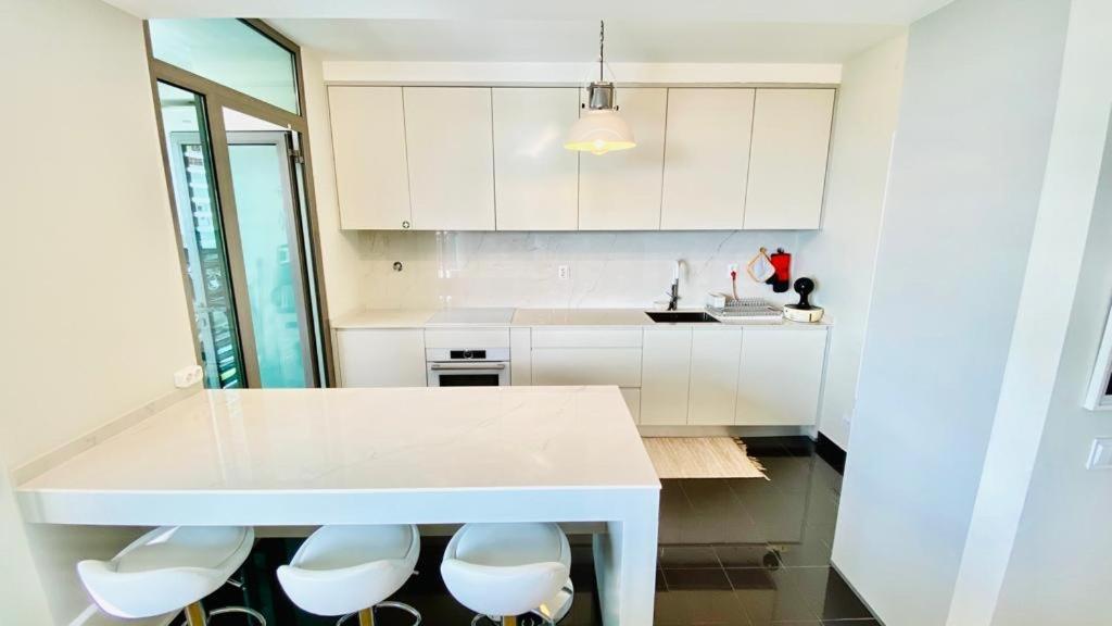 Charming Monumental Apartment ฟุงชาล ภายนอก รูปภาพ