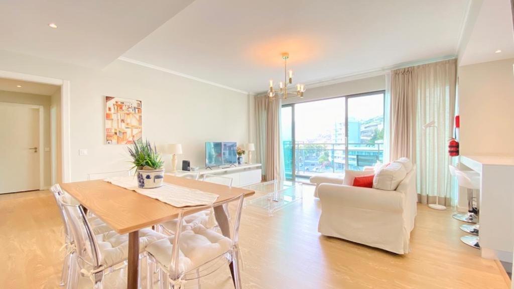 Charming Monumental Apartment ฟุงชาล ภายนอก รูปภาพ
